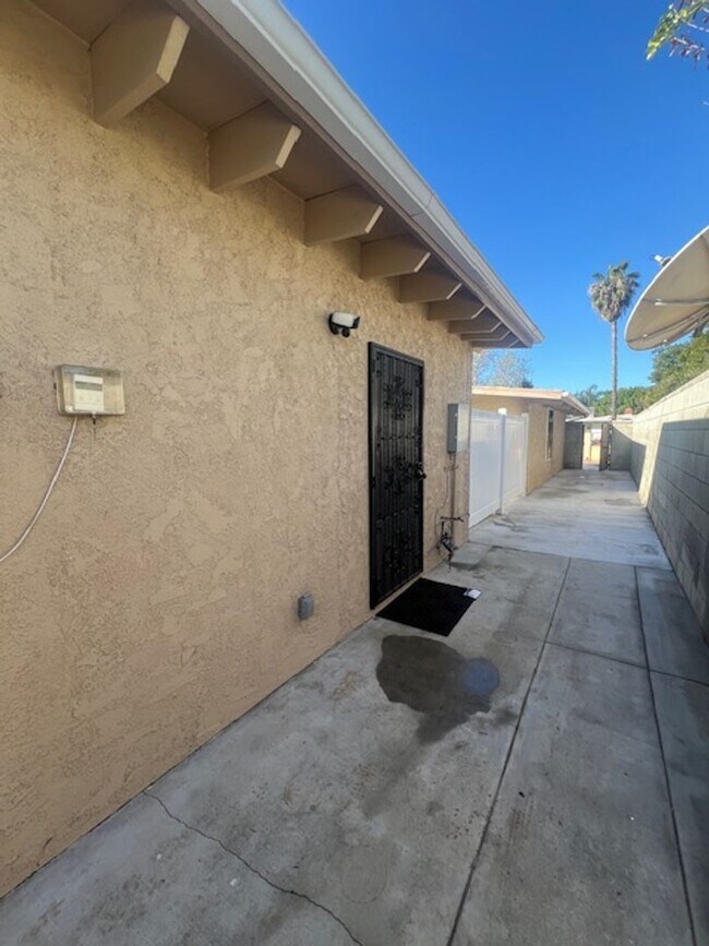 Building Photo - Beautiful, Single ADU located in Reseda! Ready for Move-In!