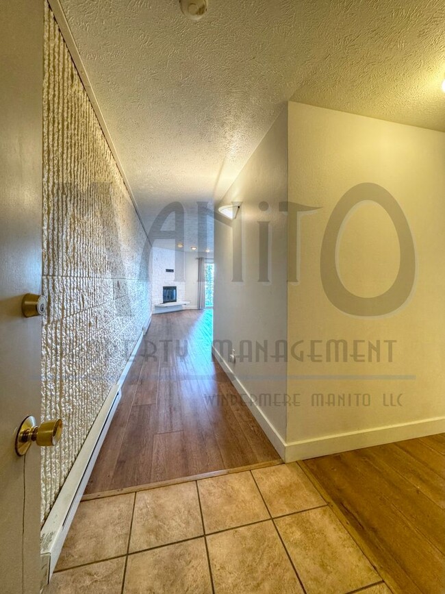 Foto del edificio - Spacious South Hill Condo