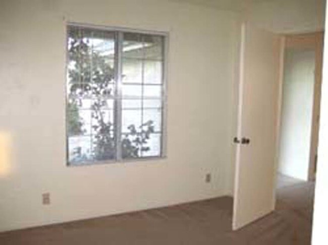 Building Photo - 1010 W Lemon Ave