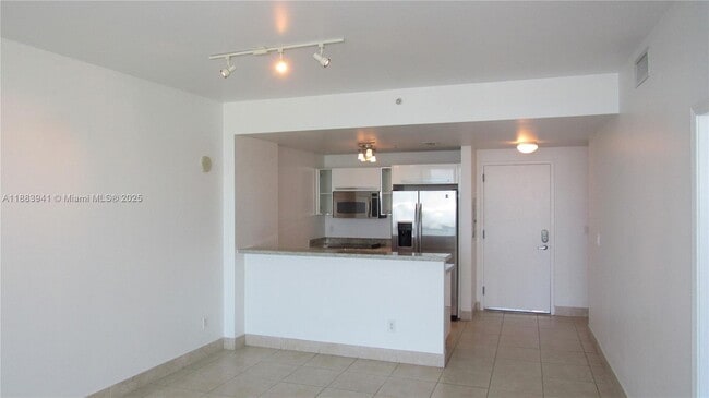 Foto del edificio - 601 NE 36th St