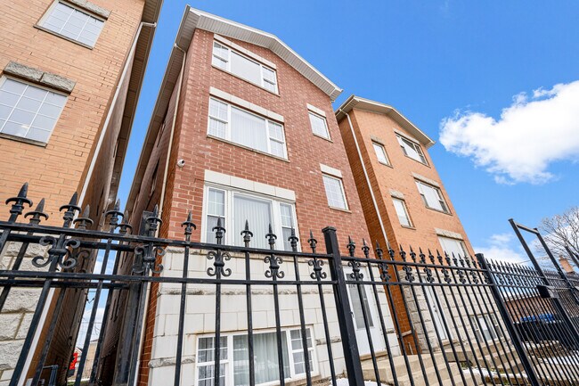 Building Photo - 5314 S Kenneth Ave