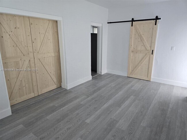 Foto del edificio - 1637 SW 17th St