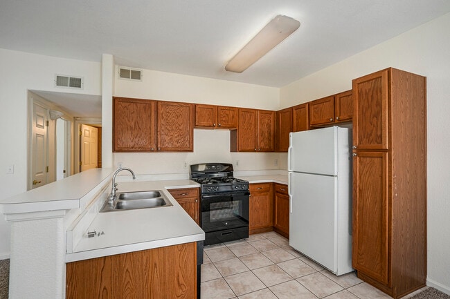 Building Photo - 9914 E Carolina Cir