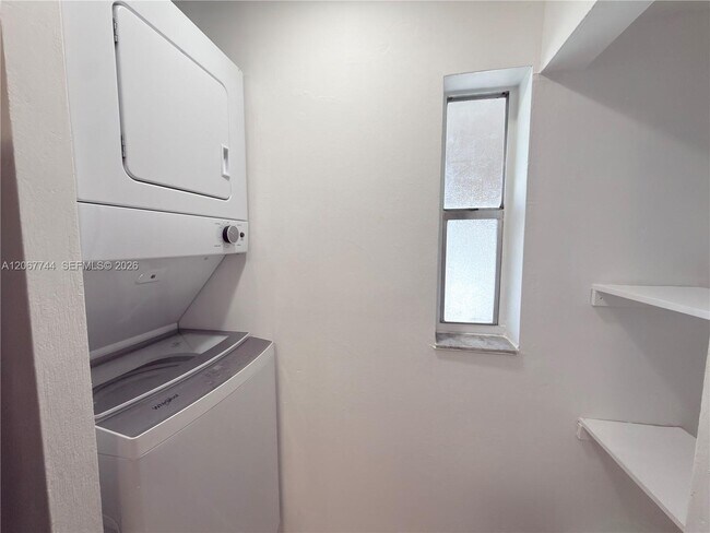 Building Photo - 7801 S Colony Cir