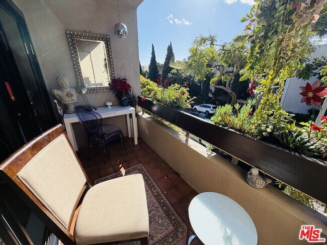 Foto del edificio - 950 Kings Rd