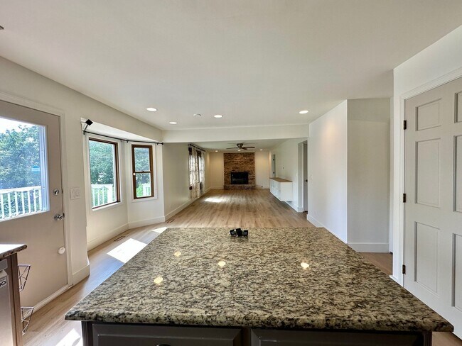 Foto del edificio - 1525 Westglen Dr