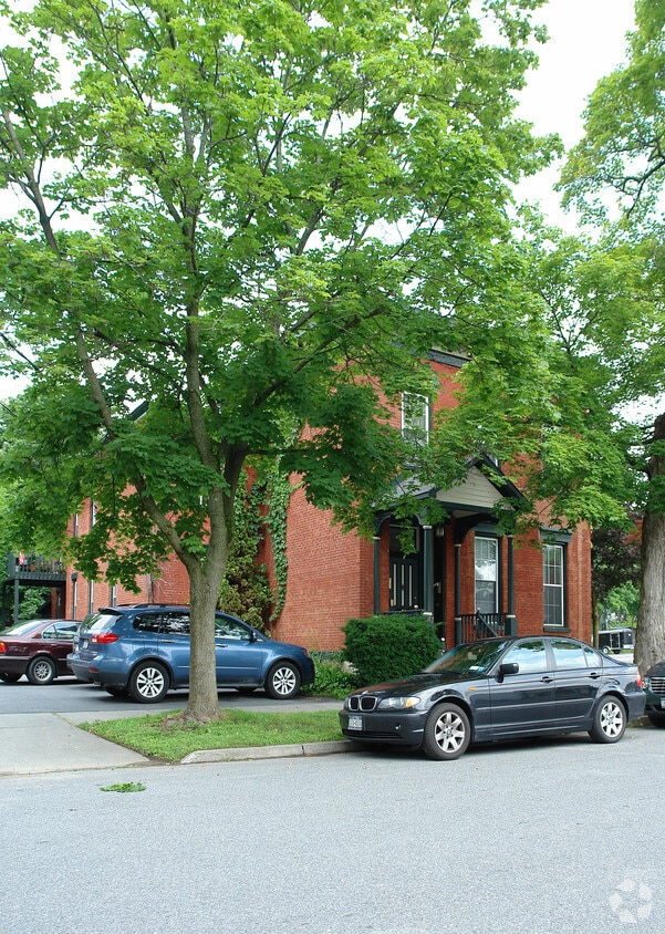 Primary Photo - 47 W Harrison St