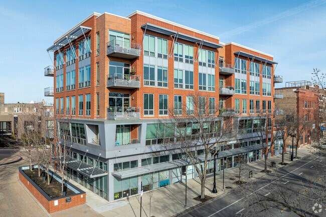 Alternar - 4812-4846 N Clark St