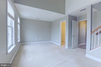 Building Photo - 833 Ramsay St