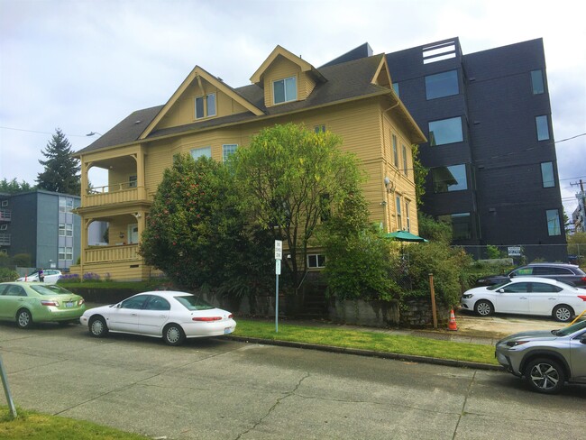 Building Photo - 5527 15th Ave NE