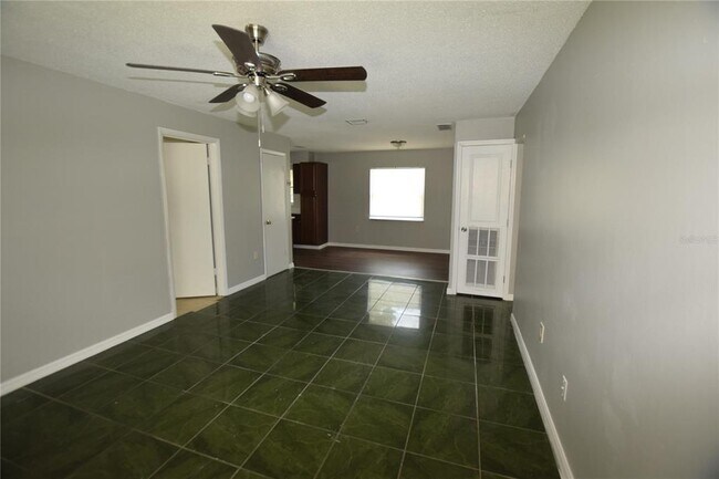Foto del edificio - 4840 Grovemont Pl