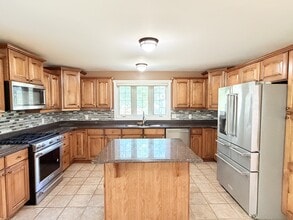 Building Photo - 4305 Casgrain Dr