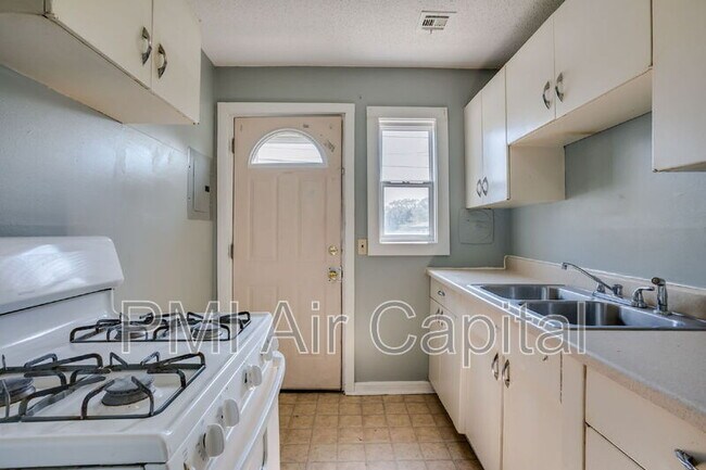 Foto del edificio - 634 S Woodlawn Blvd