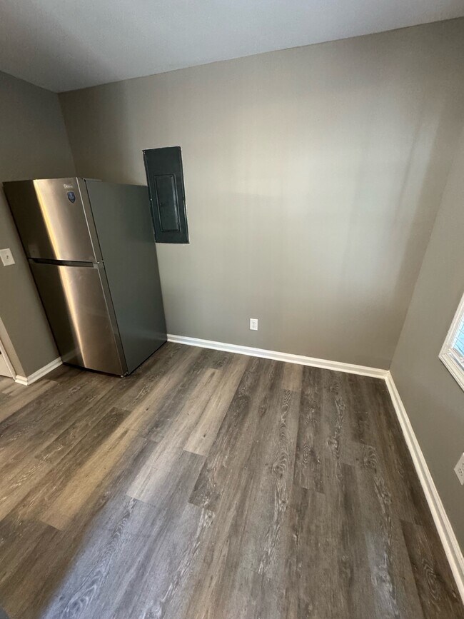 Building Photo - 125 Aqua Ct