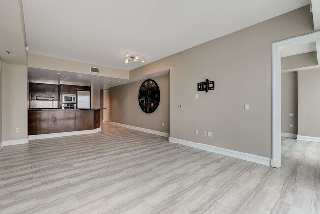Foto del edificio - Sky Las Vegas-Strip/City/Red Rock Mtn Views from this Stunning 2Bd/2.5Ba Residence