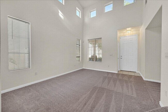 Foto del edificio - Spacious Home, 3 bedrooms w/ Loft Gated Community w/ Clubhouse, Pool, Spa.