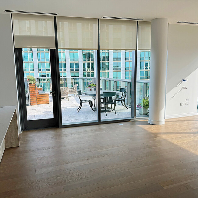 Building Photo - 211 N Harbor Dr