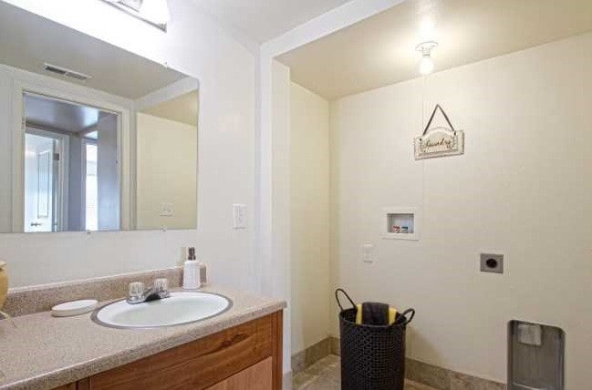 Washer & Dryer Hook Ups - 4250 S W S W