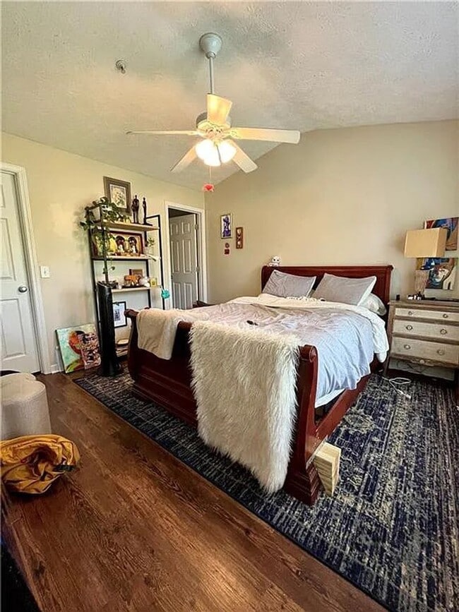 Building Photo - 3Bed/3Bath Southern Edge Condominiums!