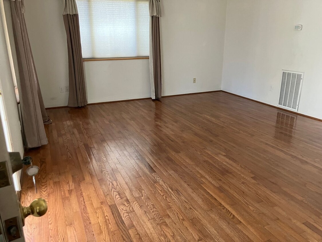 Foto principal - 2 BEDROOM, 2 BATH CONDO FOR RENT