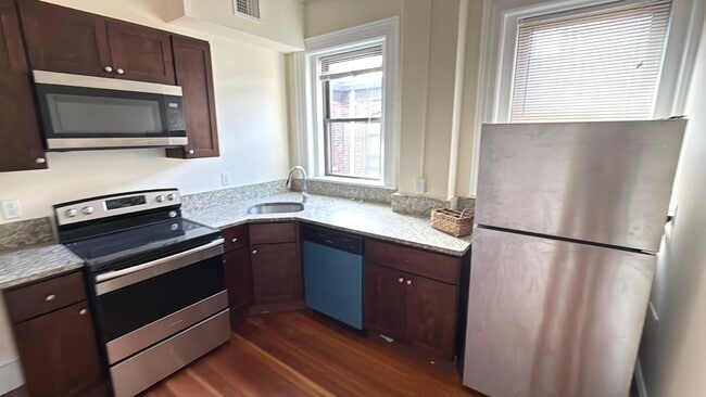 Building Photo - 1563 Beacon St