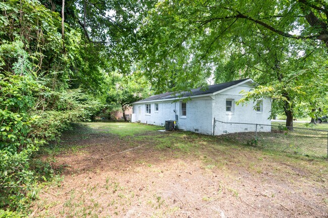 Building Photo - 27 Bethune Ct