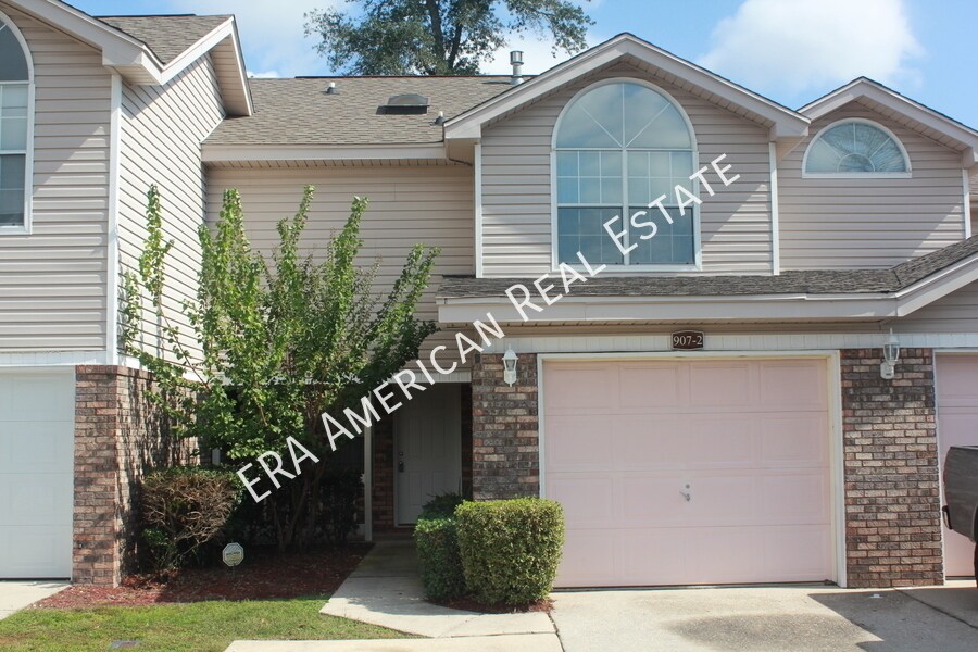 Primary Photo - 907 Piedmont Pl