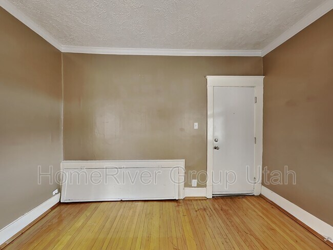 Foto del edificio - 358 N Main St