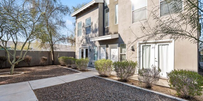 Foto del edificio - Roosevelt West Townhomes