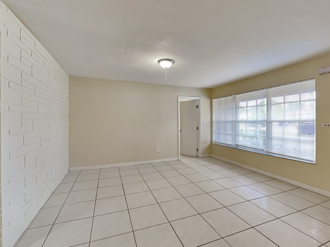 Building Photo - 6980 SW 30th St