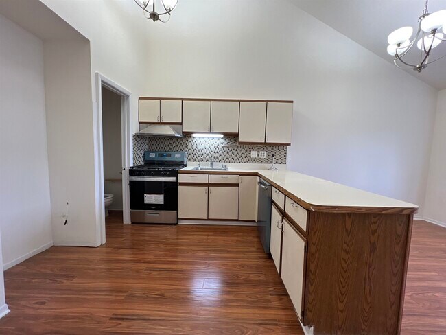 Building Photo - 326 Winfield Ave