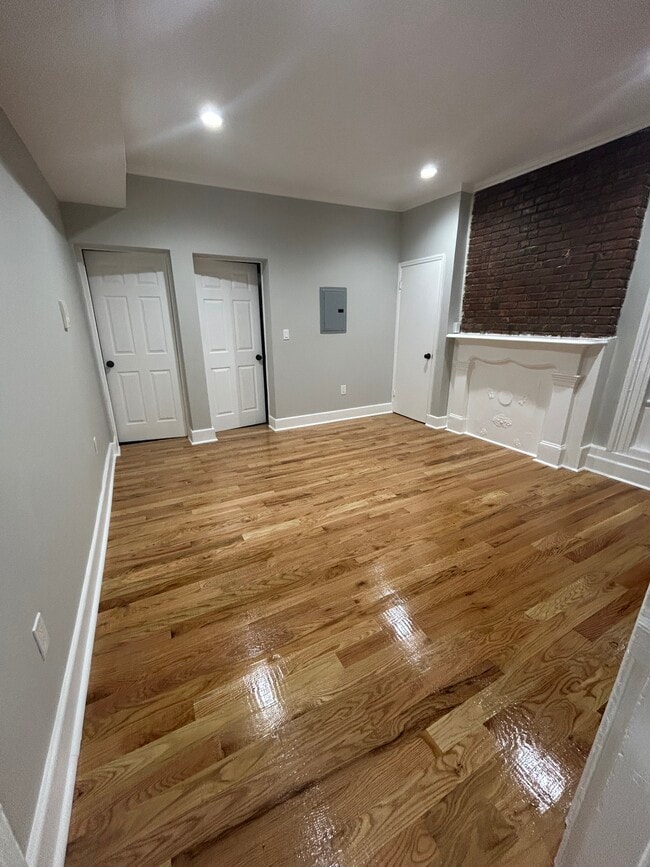 Spacious living room - 8 Elm St