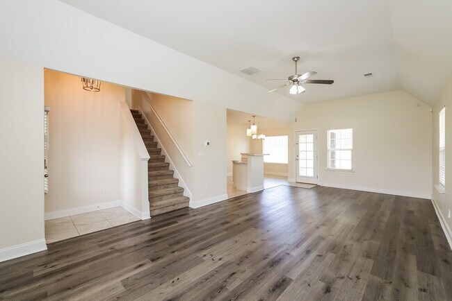 Foto del edificio - 4645 Spike Ln