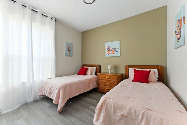 Foto del edificio - 8101 Coconut Pl