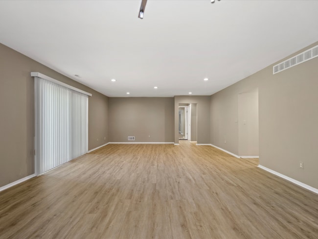 Foto del edificio - 26656 Farmbrook Villa Dr