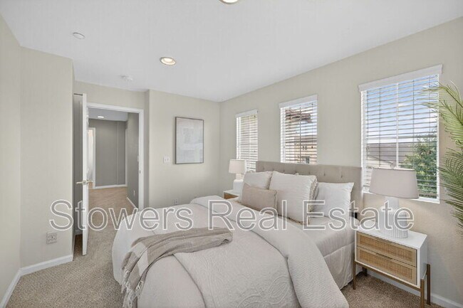 Foto del edificio - 729 Copperfield Ct