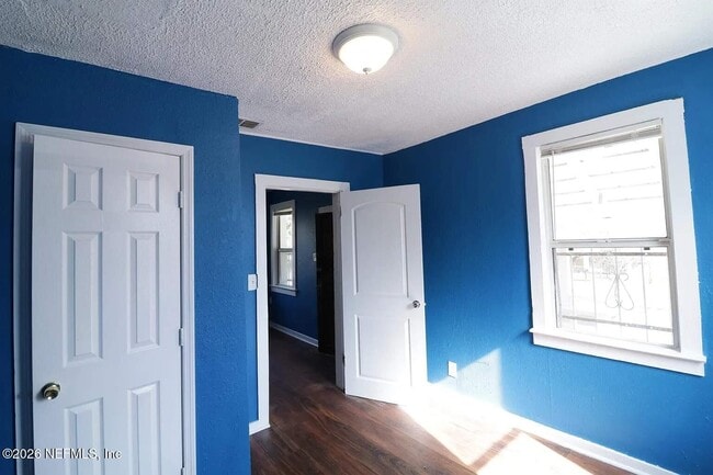 Building Photo - 1243 W 25th St