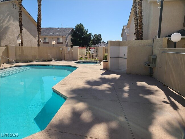 Foto del edificio - 932 Dusty Creek St
