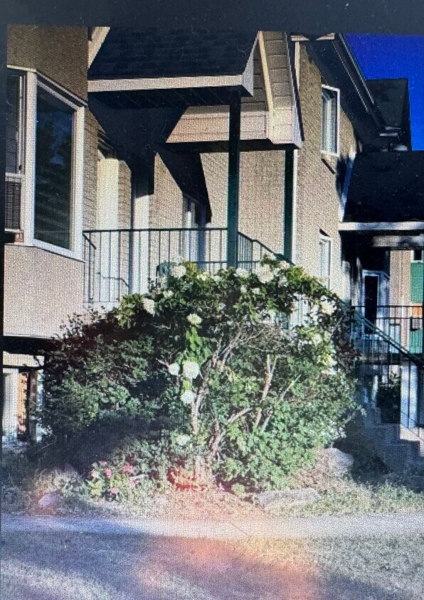 Building Photo - 113 Pl Des Outaouais