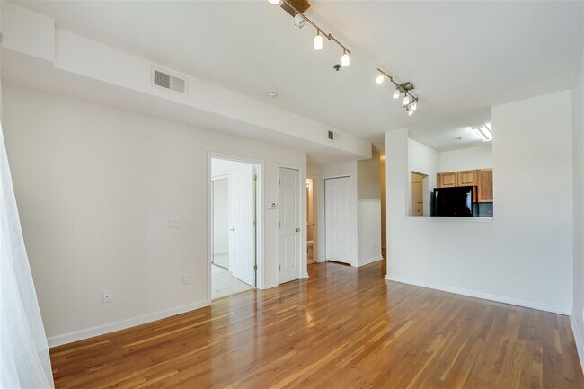 Building Photo - 318 54th St