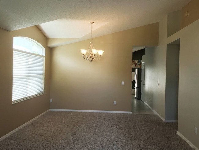 Building Photo - 941 Maple Creek Dr