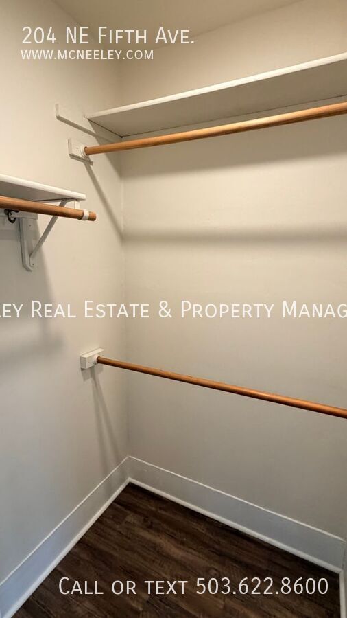 Building Photo - 204 NE 5th Ave