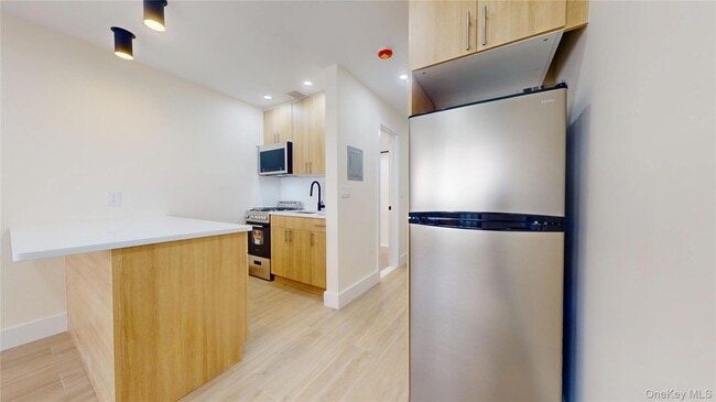 Building Photo - 63-52 Saunders Street Unit 2B