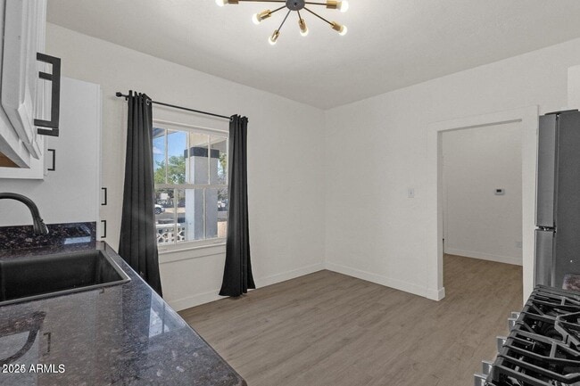 Building Photo - 325 N 18th Dr