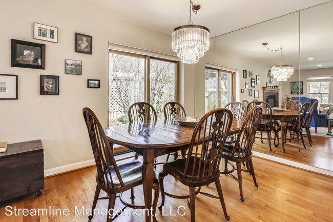 Building Photo - 3 br, 2 bath House - 1513 Woodman Ave