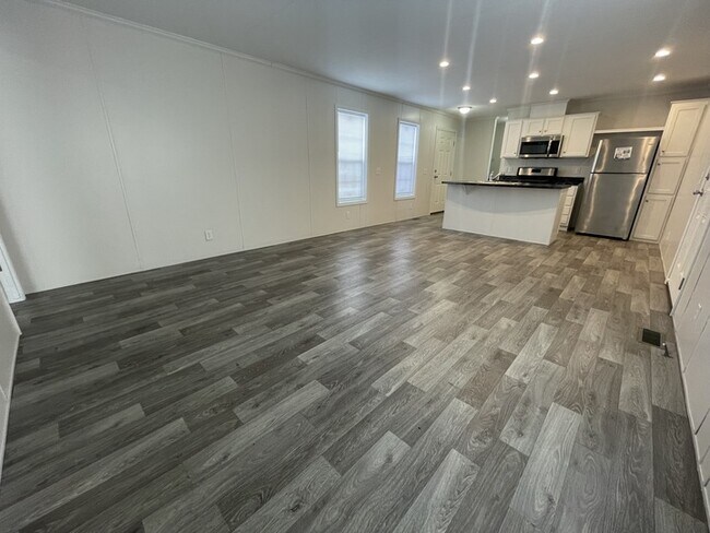 Building Photo - 38171 Ducharme Dr