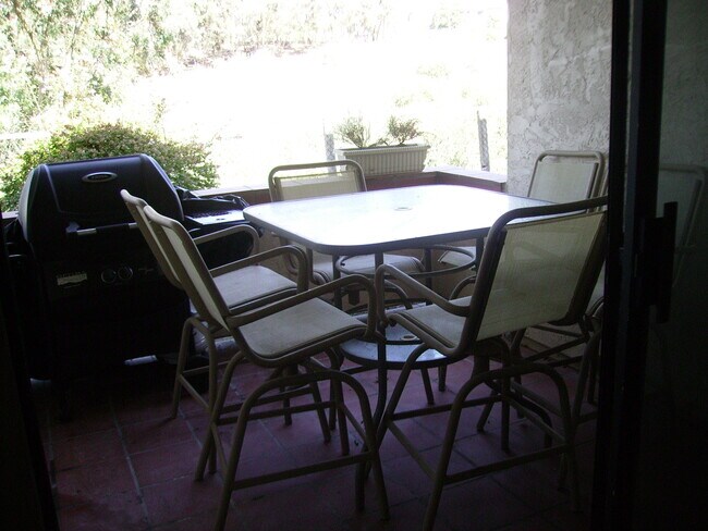Patio over a canyon - 2832 Winthrop Ave