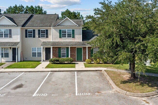 Building Photo - Welcome to Springwood Drive!