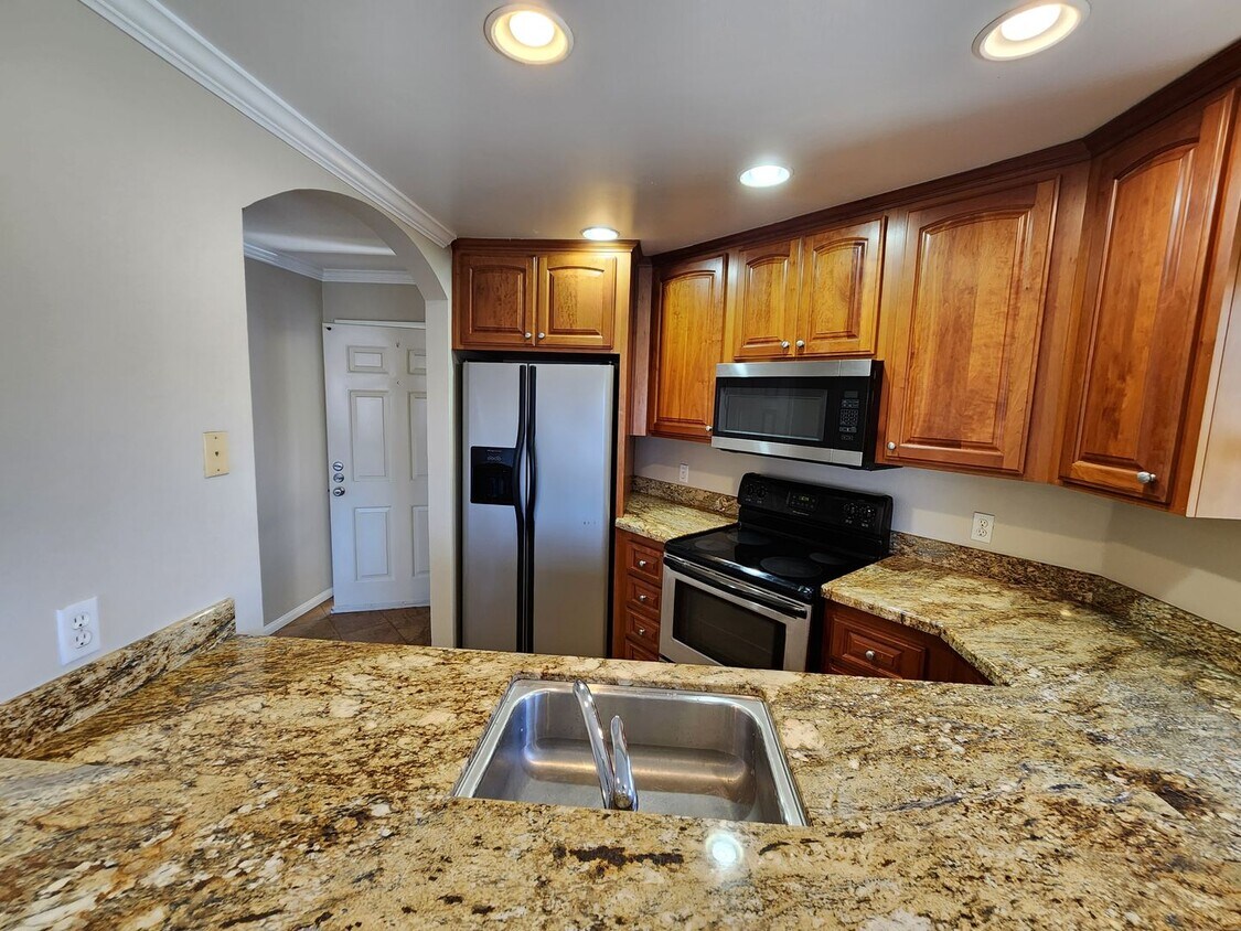 Foto principal - Upper 1 Bedroom Unit Located in Verano Com...