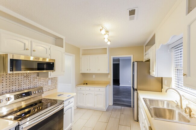 Building Photo - 119 Stavemill Dr